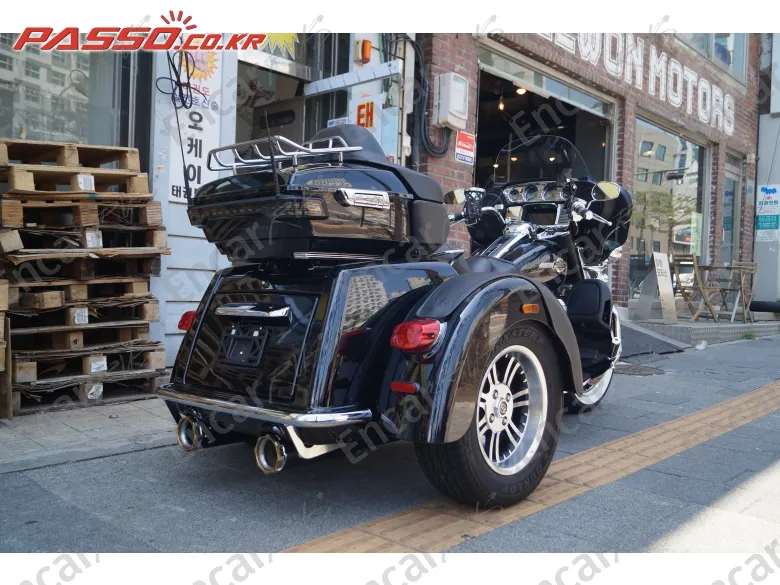 HARLEY-DAVIDSON FLHTCUTG TRI GLIDE ULTRA CLASSIC - фото 2
