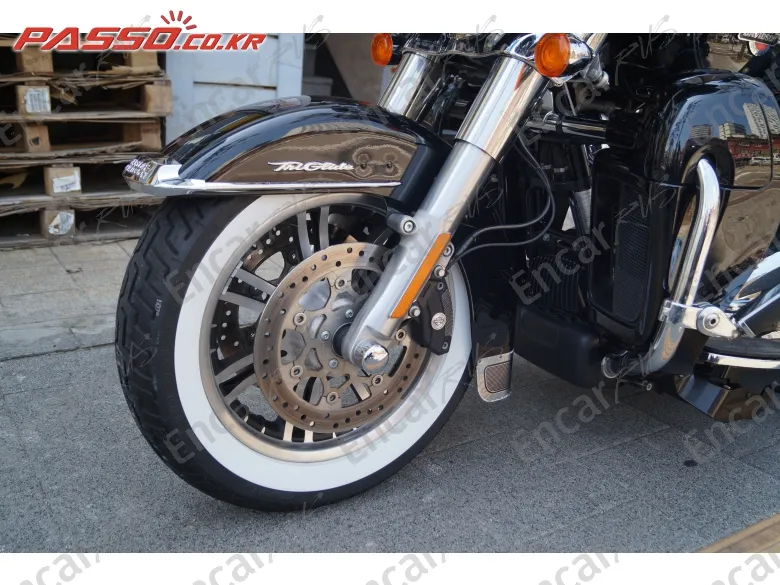 HARLEY-DAVIDSON FLHTCUTG TRI GLIDE ULTRA CLASSIC - фото 5
