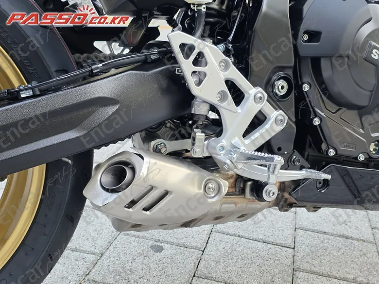 Suzuki Gsx 8 Tt - фото 6