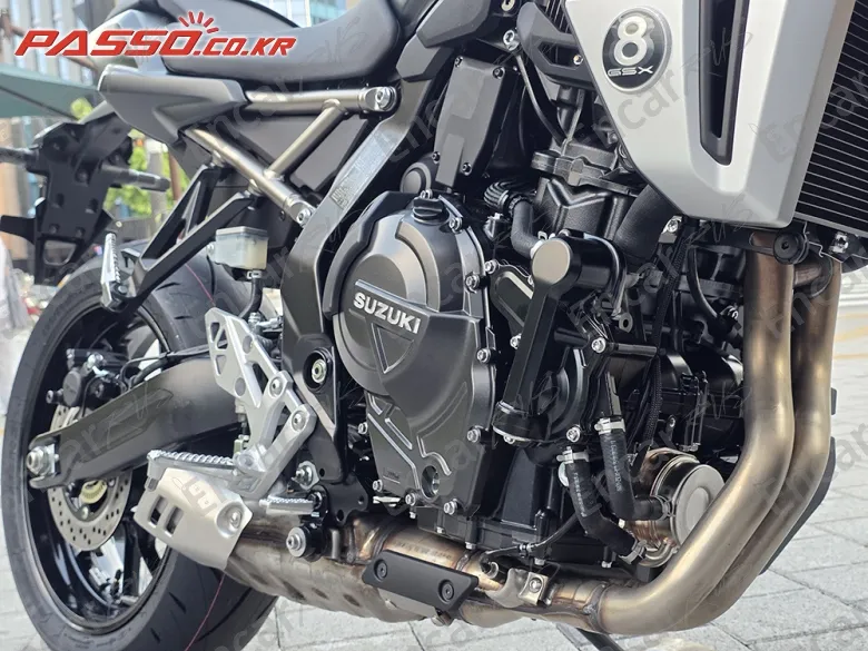SUZUKI GSX 8 T - фото 4