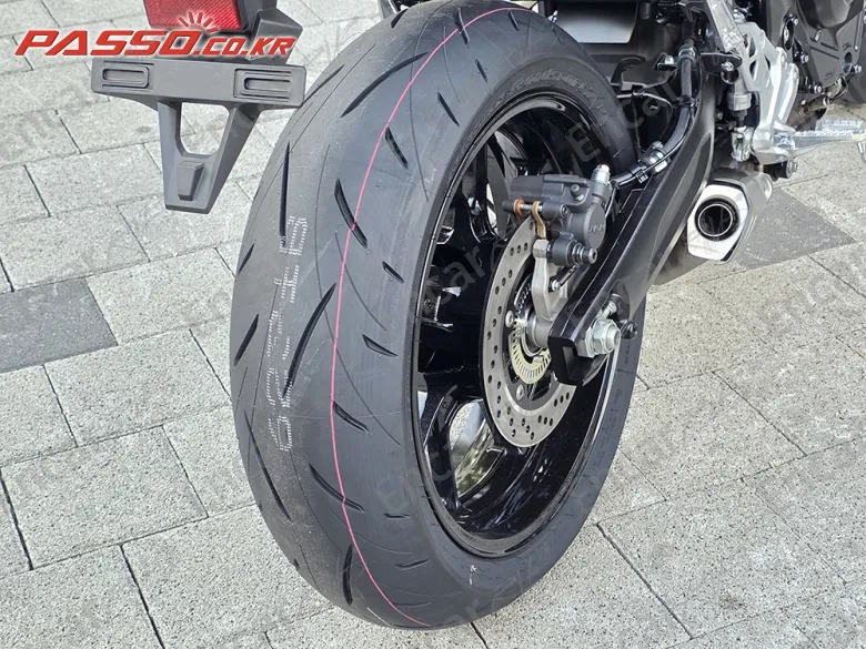 SUZUKI GSX 8 T - фото 5