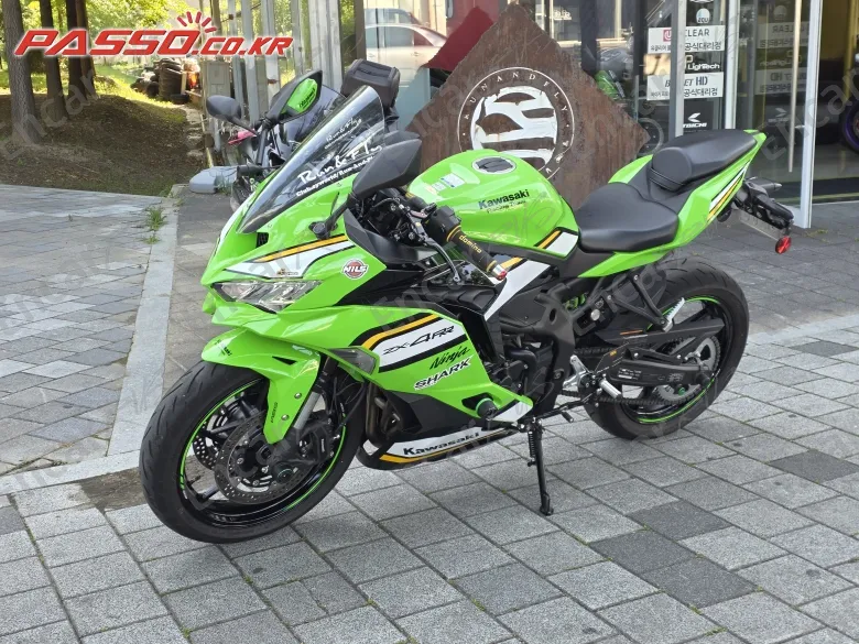 KAWASAKI NINJA ZX 4 RR - фото 1