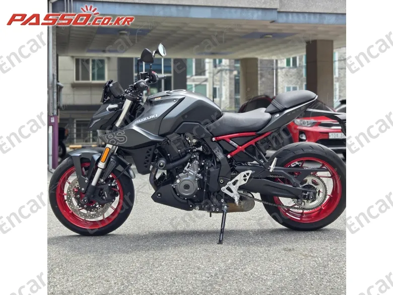 SUZUKI GSX 8 S - фото 1