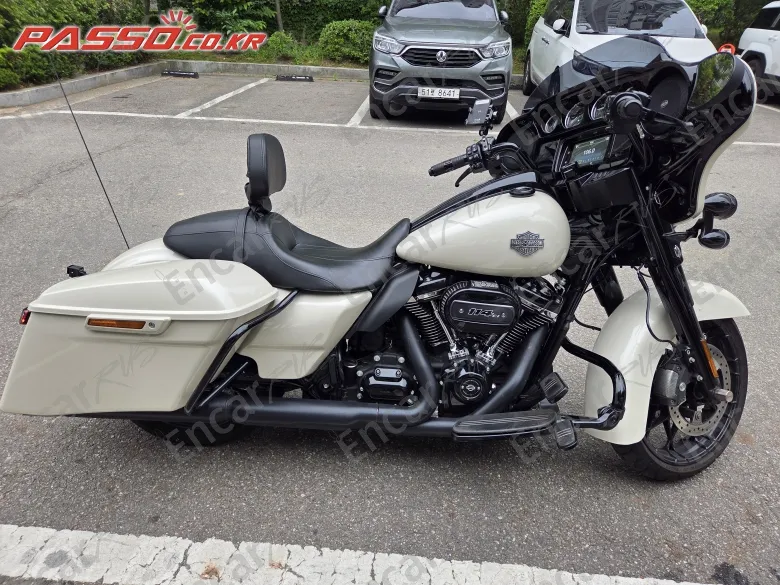 HARLEY-DAVIDSON FLHXS STREET GLIDE SPECIAL - фото 0