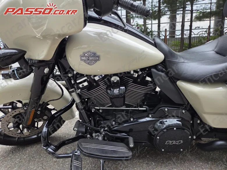 HARLEY-DAVIDSON FLHXS STREET GLIDE SPECIAL - фото 1