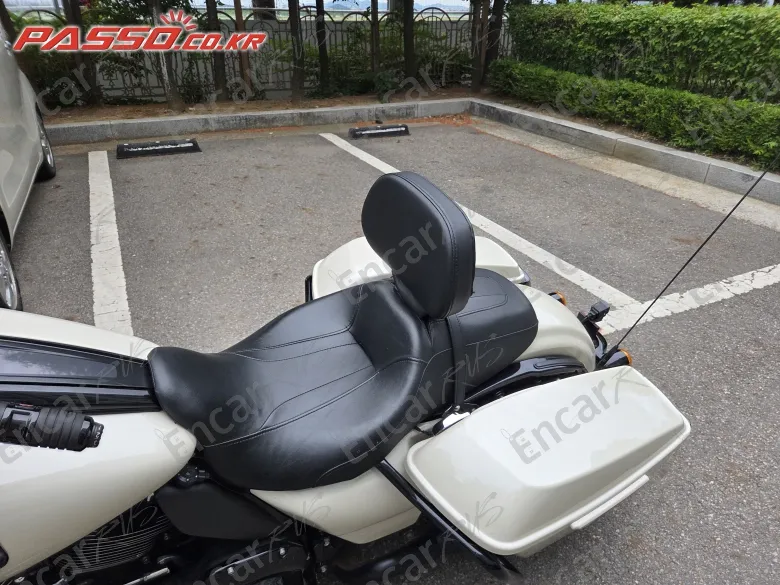 HARLEY-DAVIDSON FLHXS STREET GLIDE SPECIAL - фото 5