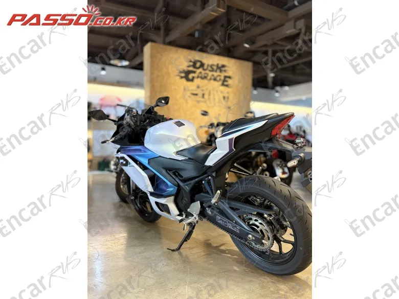 YAMAHA YZF R3 - фото 4