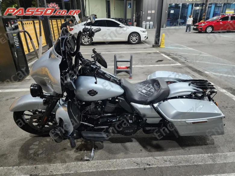 HARLEY-DAVIDSON FLHXS STREET GLIDE SPECIAL - фото 1
