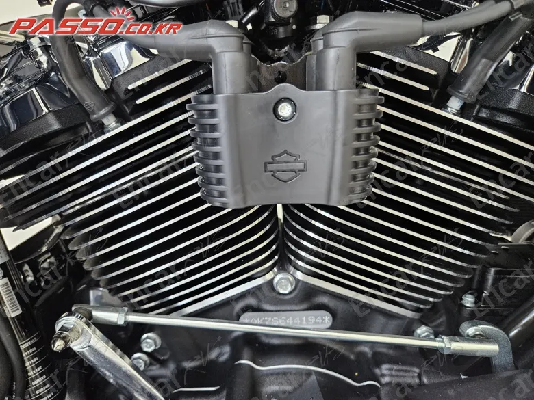 HARLEY-DAVIDSON STREET GLIDE ULTRA - фото 4