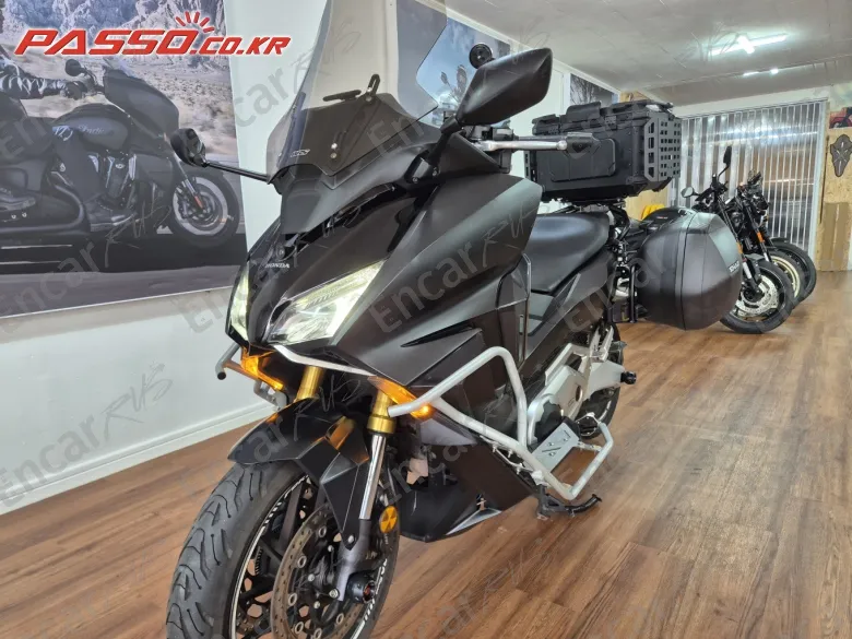 Honda Forza 750 - фото 5