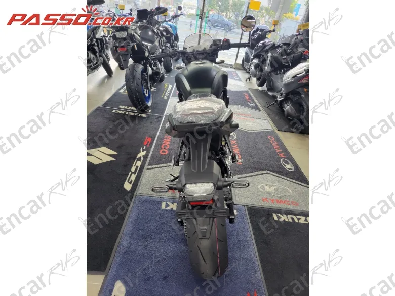 SUZUKI GSX 8 TT - фото 2