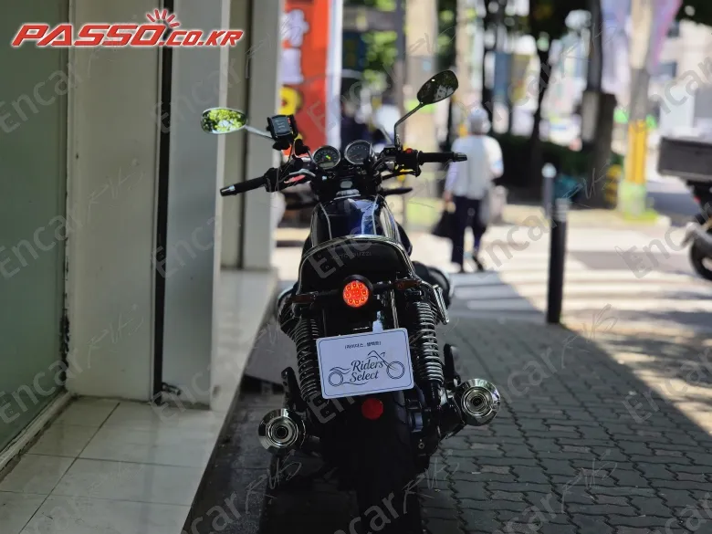 MOTO GUZZI V7 850 SPECIAL - фото 2