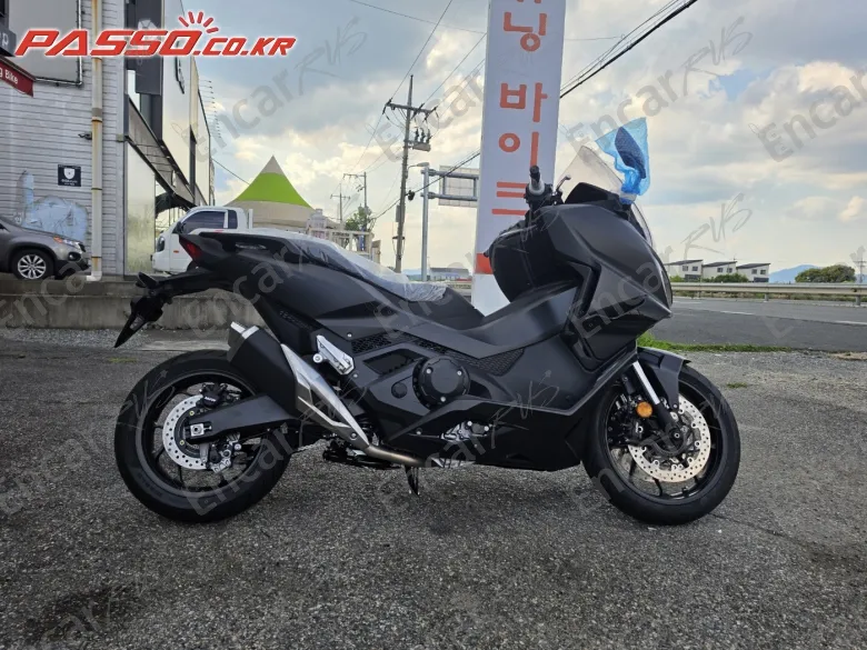 Honda Forza 750 - фото 0