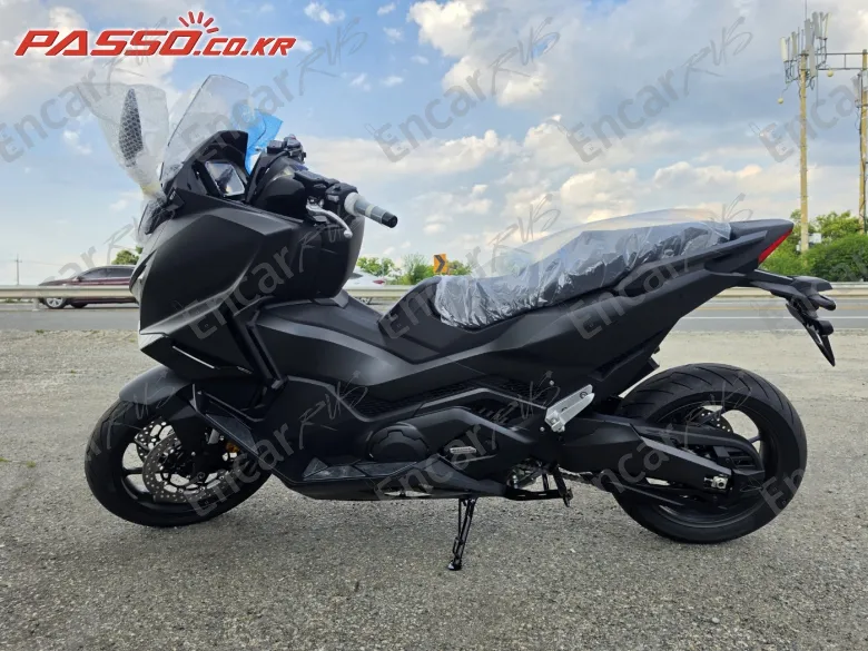 Honda Forza 750 - фото 1