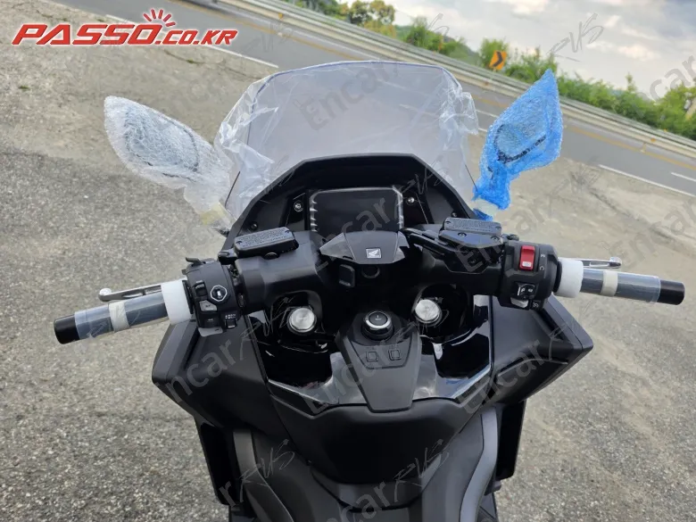 Honda Forza 750 - фото 3