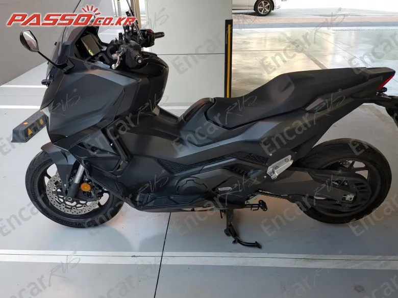 Honda Forza 750 - фото 1