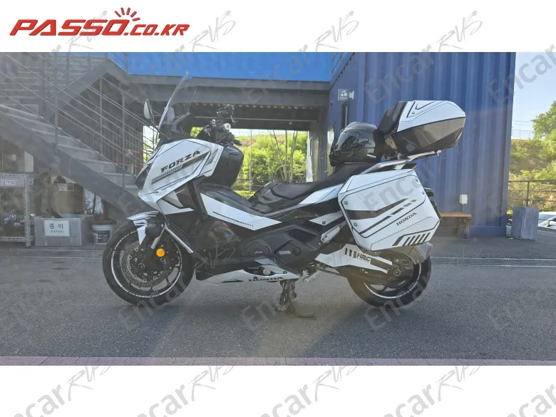 Honda Forza 750 - фото 1