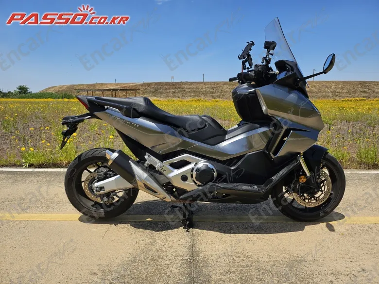 Honda Forza 750 - фото 0
