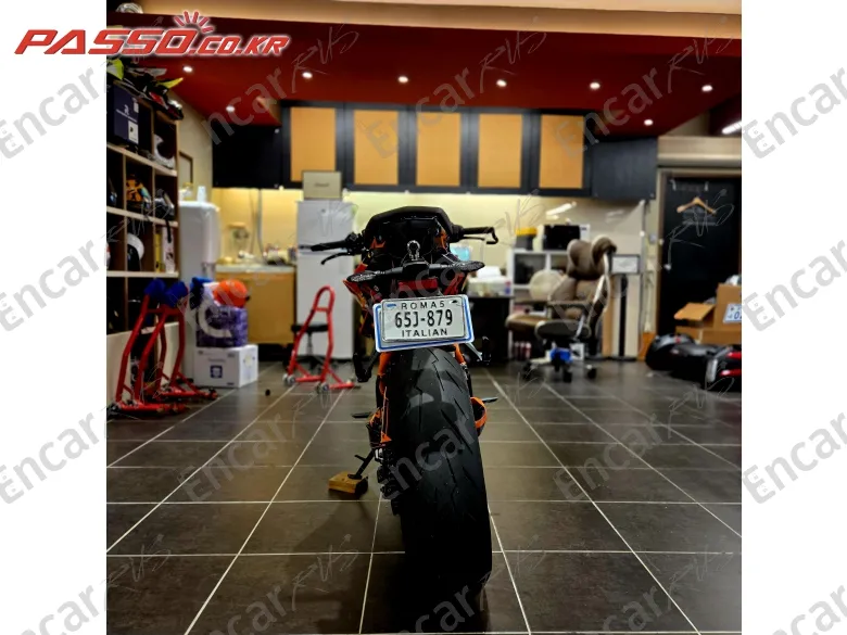 Ktm 1290 Super Duke R Evo - фото 2