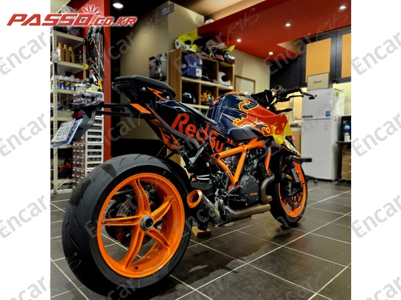 Ktm 1290 Super Duke R Evo - фото 6