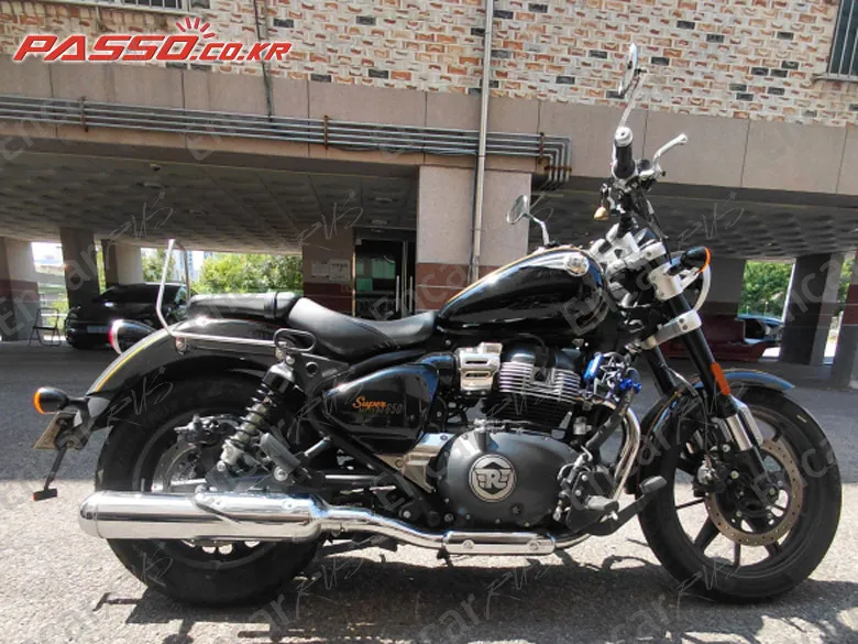 Royal Enfield Super Meteor 650 - фото 0