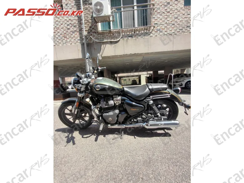 Royal Enfield Super Meteor 650 - фото 1