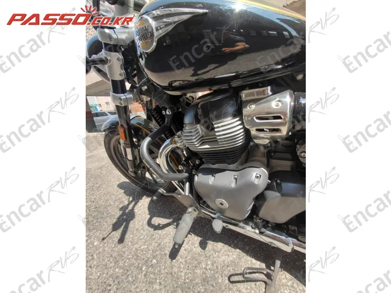 Royal Enfield Super Meteor 650 - фото 3
