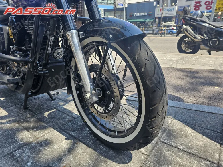 Royal Enfield Classic 350 - фото 4