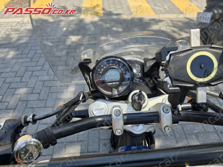 Royal Enfield Super Meteor 650 - фото 3