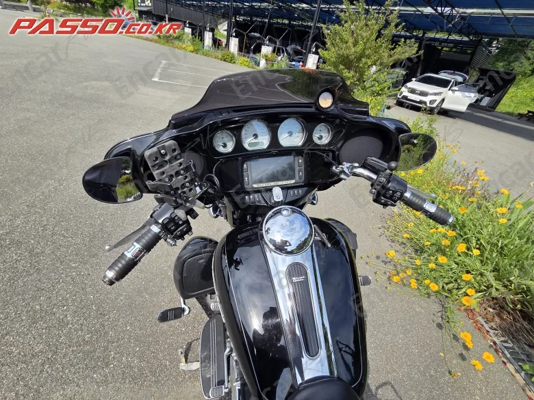 Harley-Davidson Flhx - фото 3