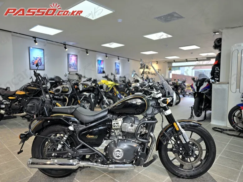 Royal Enfield Super Meteor 650 - фото 0