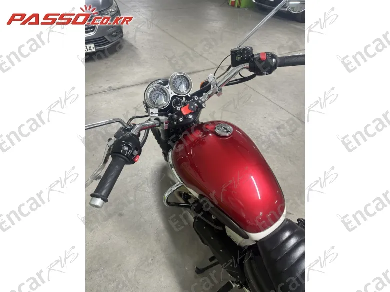 Triumph Bonneville T100 - фото 3
