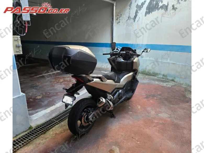 Honda Forza 750 - фото 2