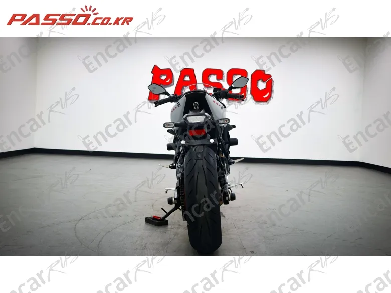 Suzuki Gsx 8 R - фото 2