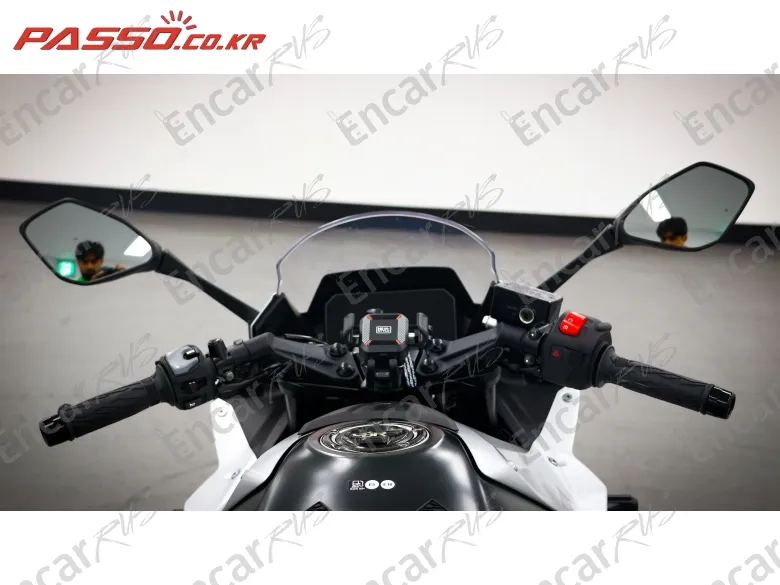 Suzuki Gsx 8 R - фото 3