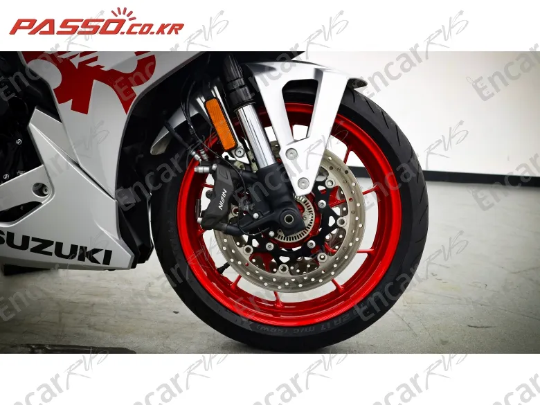 Suzuki Gsx 8 R - фото 5