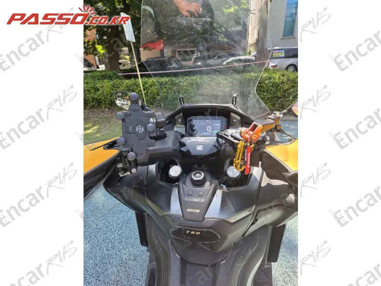 Honda Forza 750 - фото 3
