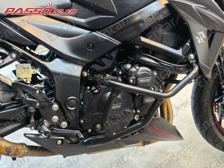 Suzuki Gsx S 750 - фото 4