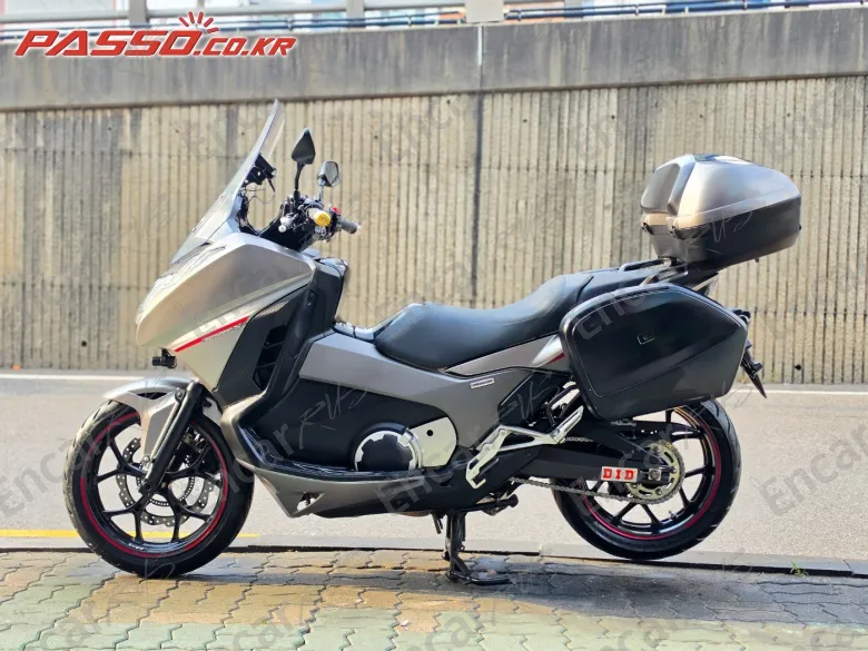Honda Integra 750 - фото 1