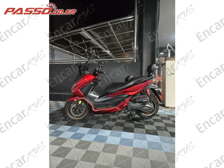 Honda Forza 350 - фото 1