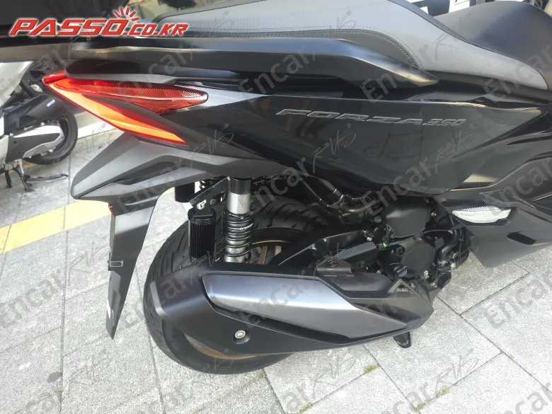 Honda Forza 350 - фото 6