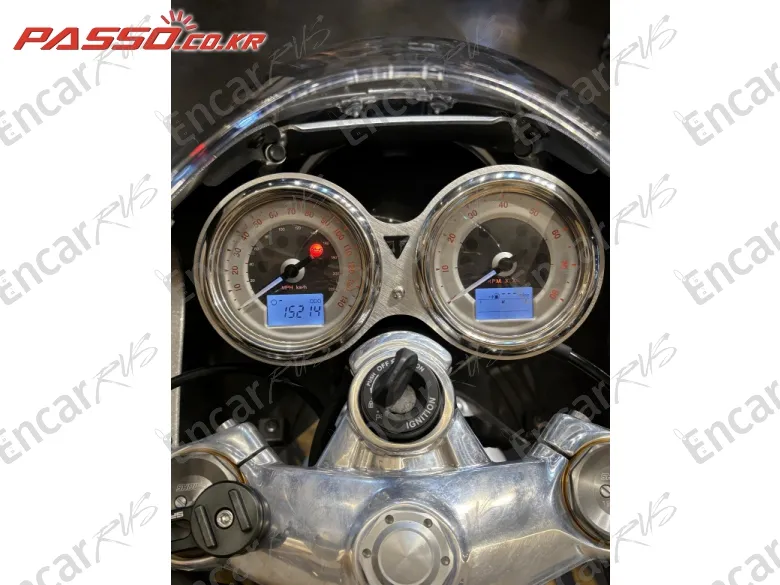 Triumph Thruxton R - фото 6