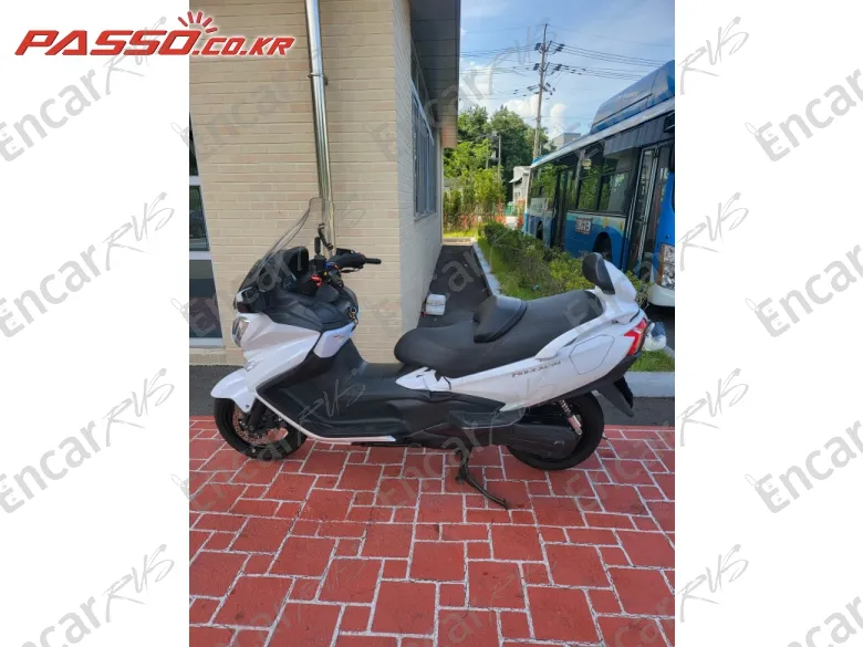 Suzuki Burgman 650 Executive - фото 1