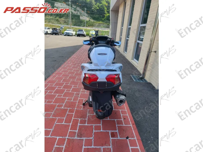 Suzuki Burgman 650 Executive - фото 2