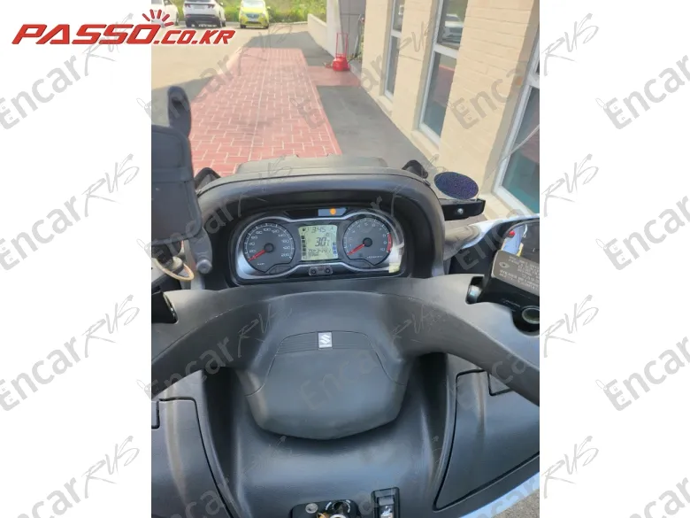 Suzuki Burgman 650 Executive - фото 3