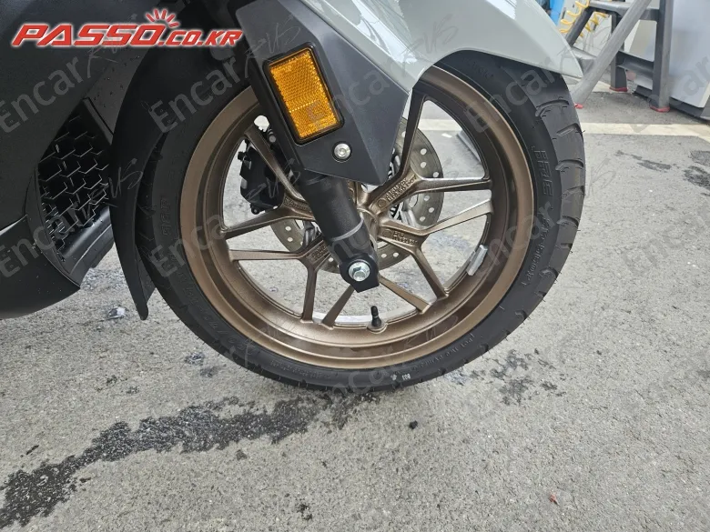 Honda Forza 350 - фото 5