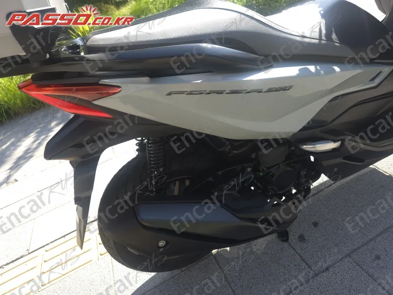 Honda Forza 350 - фото 6