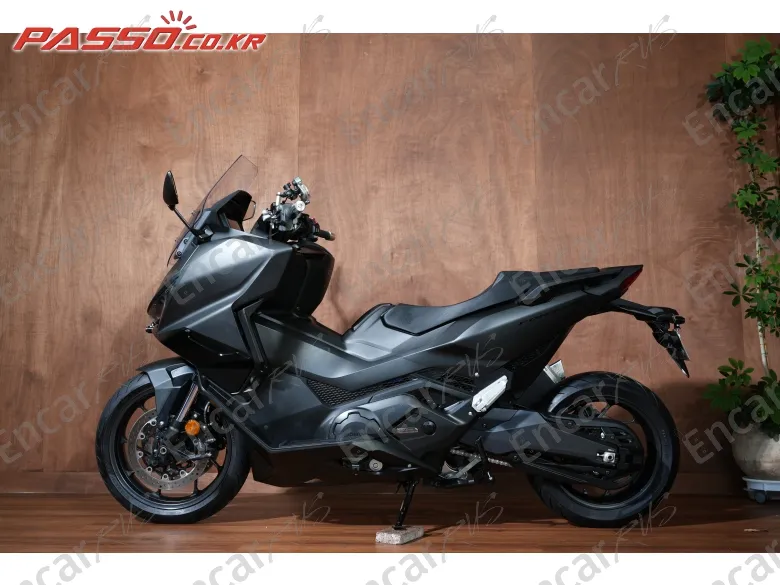 Honda Forza 750 - фото 1