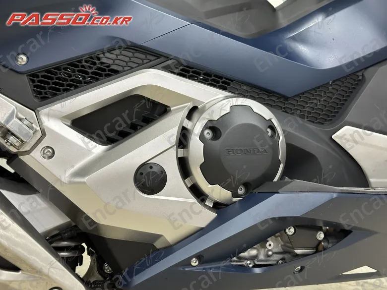 Honda Forza 750 - фото 4