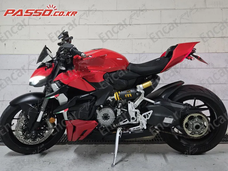 Ducati Streetfighter V2 - фото 0